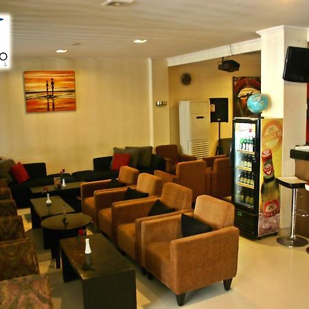 סורונג Royal Mamberamo Hotel מראה חיצוני תמונה