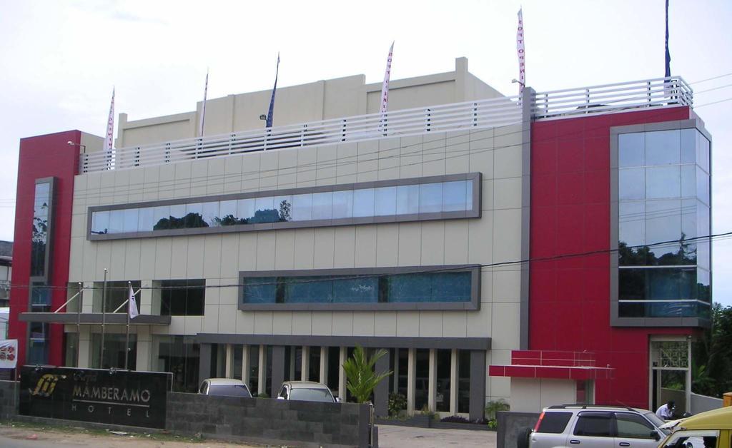 סורונג Royal Mamberamo Hotel מראה חיצוני תמונה