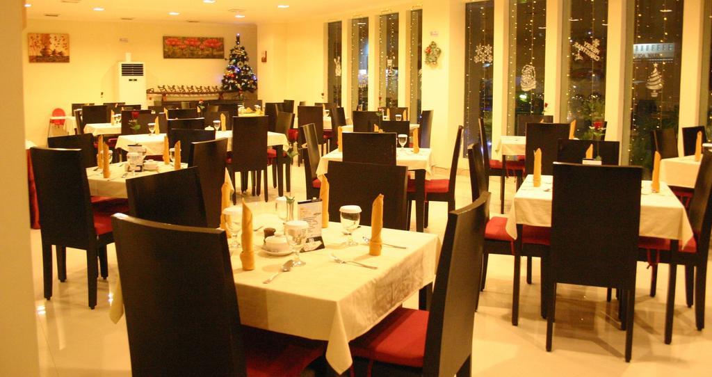 סורונג Royal Mamberamo Hotel מראה חיצוני תמונה