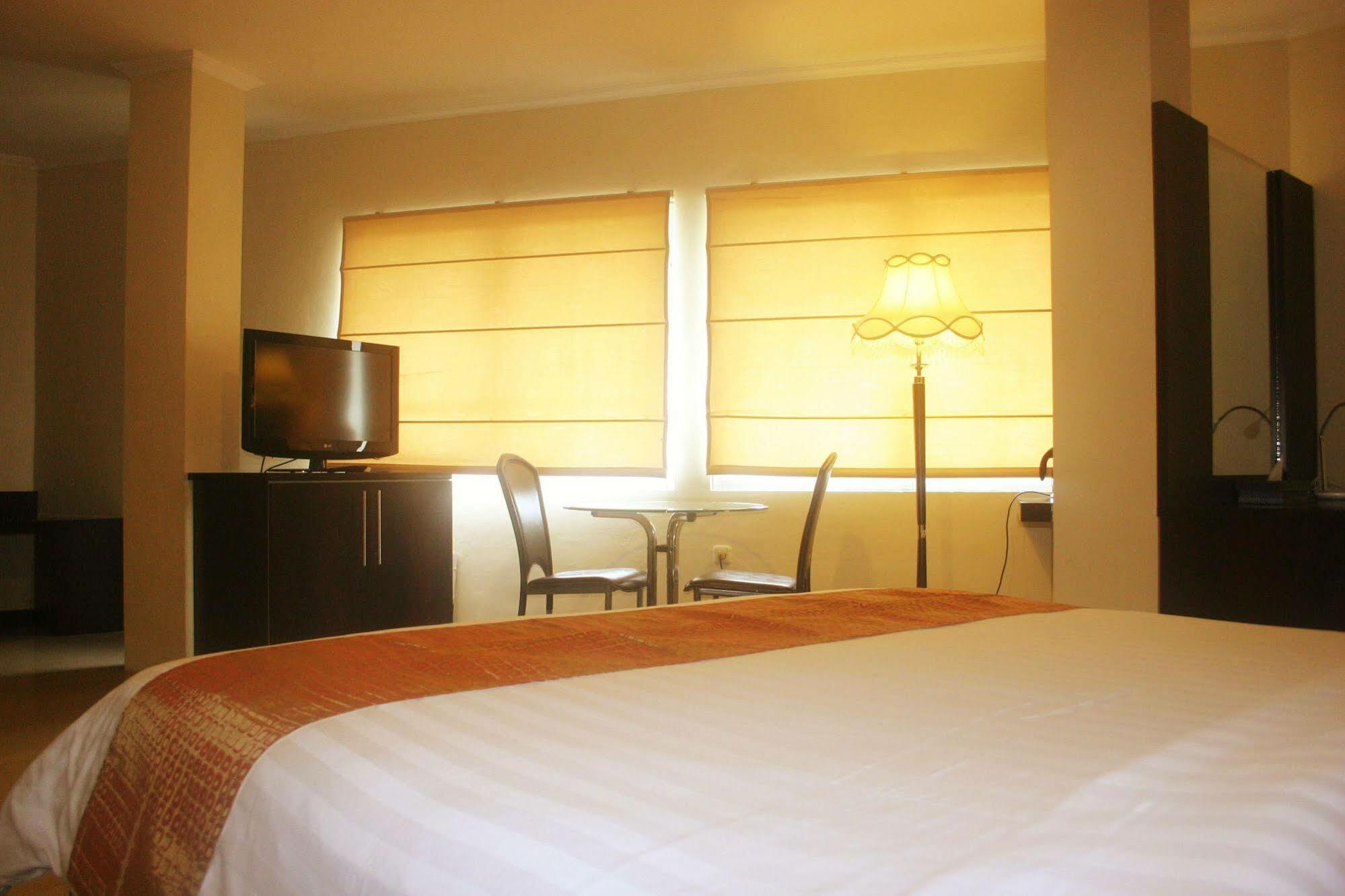 סורונג Royal Mamberamo Hotel מראה חיצוני תמונה