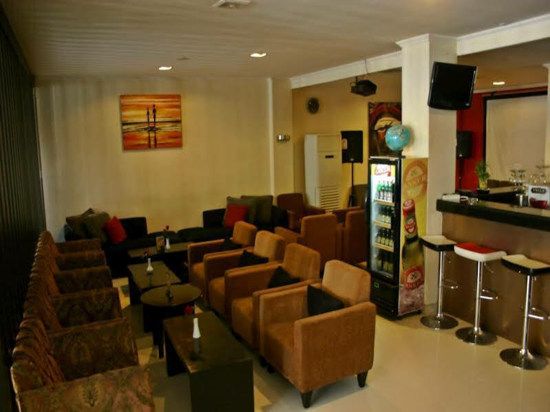 סורונג Royal Mamberamo Hotel מראה חיצוני תמונה