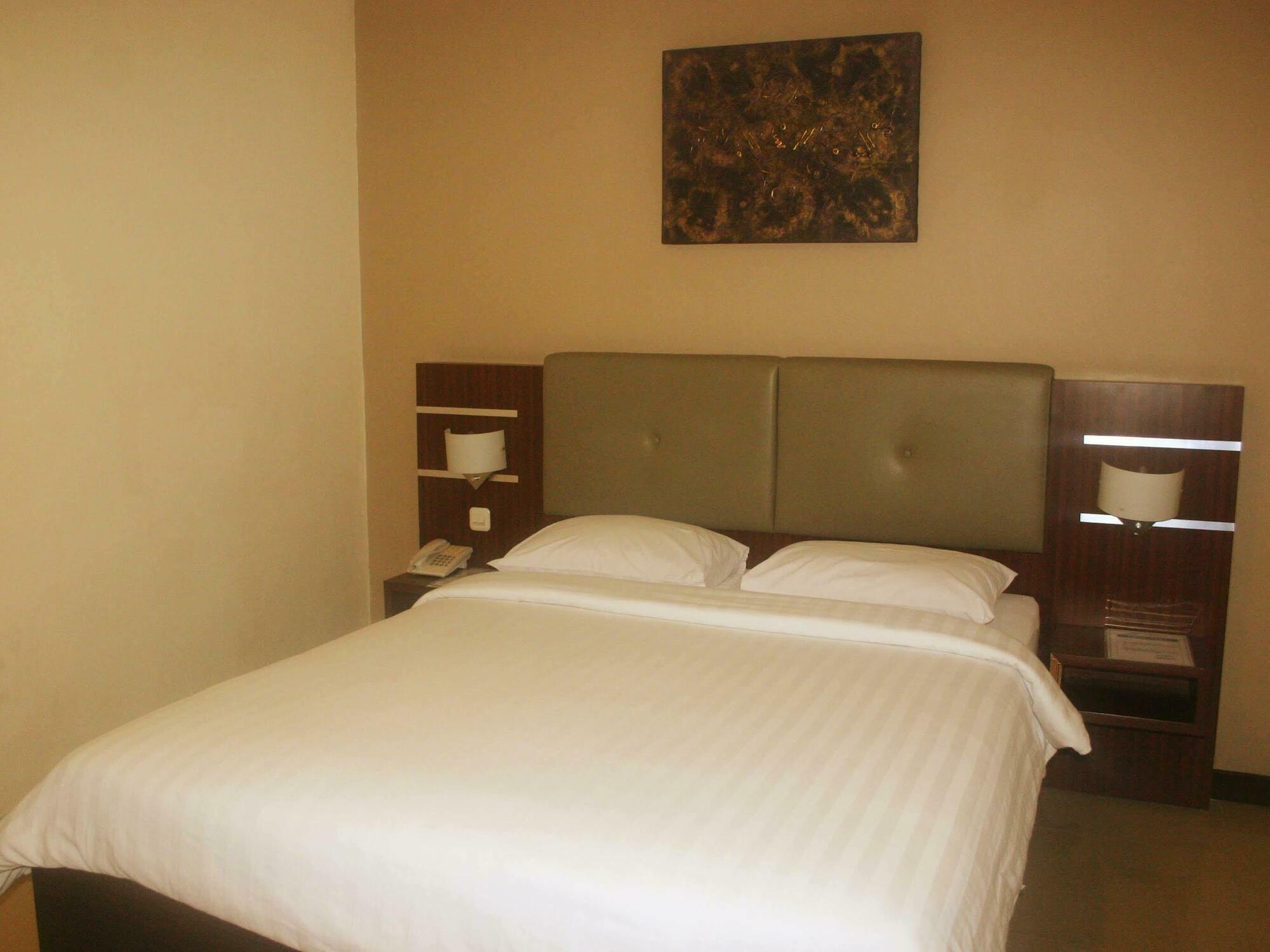 סורונג Royal Mamberamo Hotel מראה חיצוני תמונה