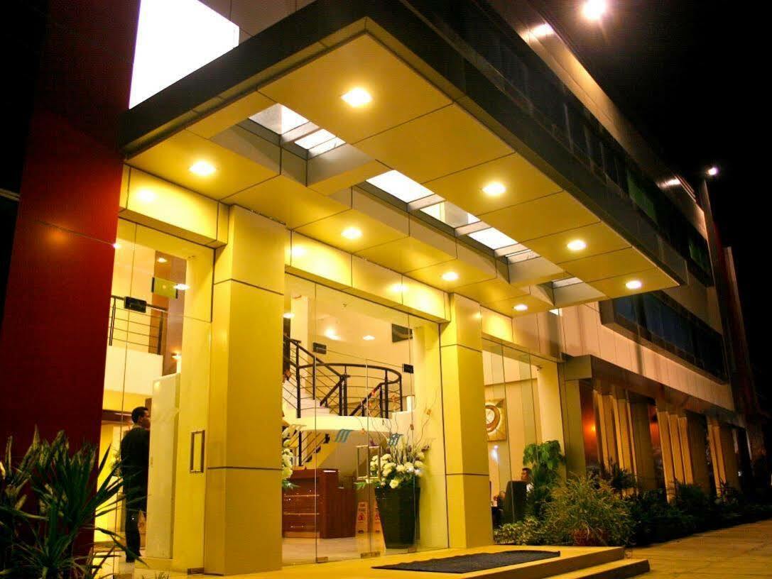 סורונג Royal Mamberamo Hotel מראה חיצוני תמונה