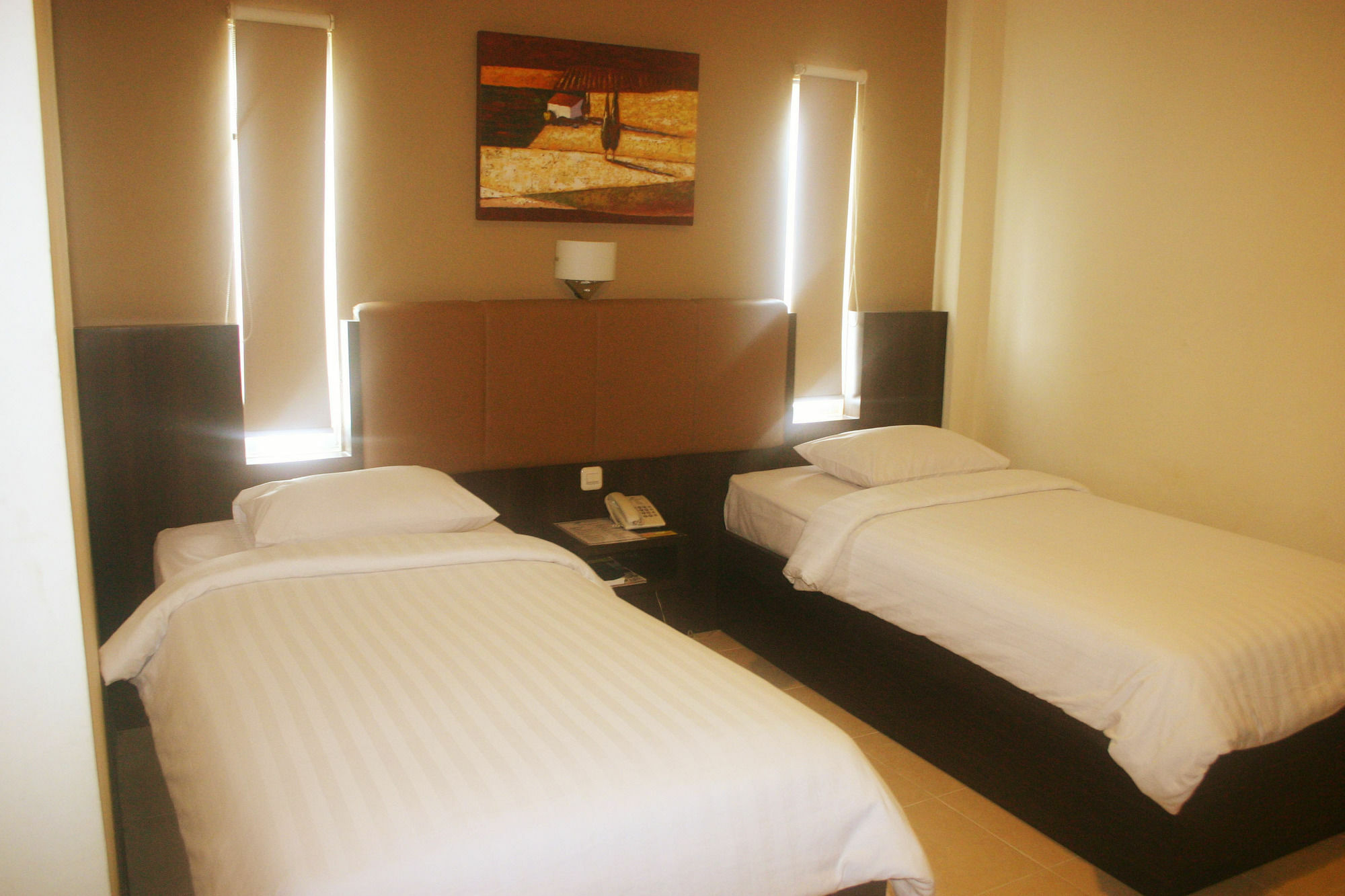 סורונג Royal Mamberamo Hotel מראה חיצוני תמונה
